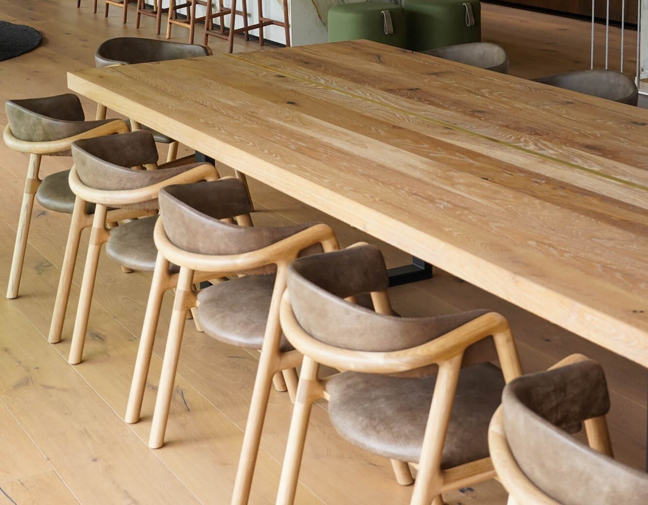 Project inspiration for an oak dining table finished with Rubio Monocoat Oil Plus 2C 