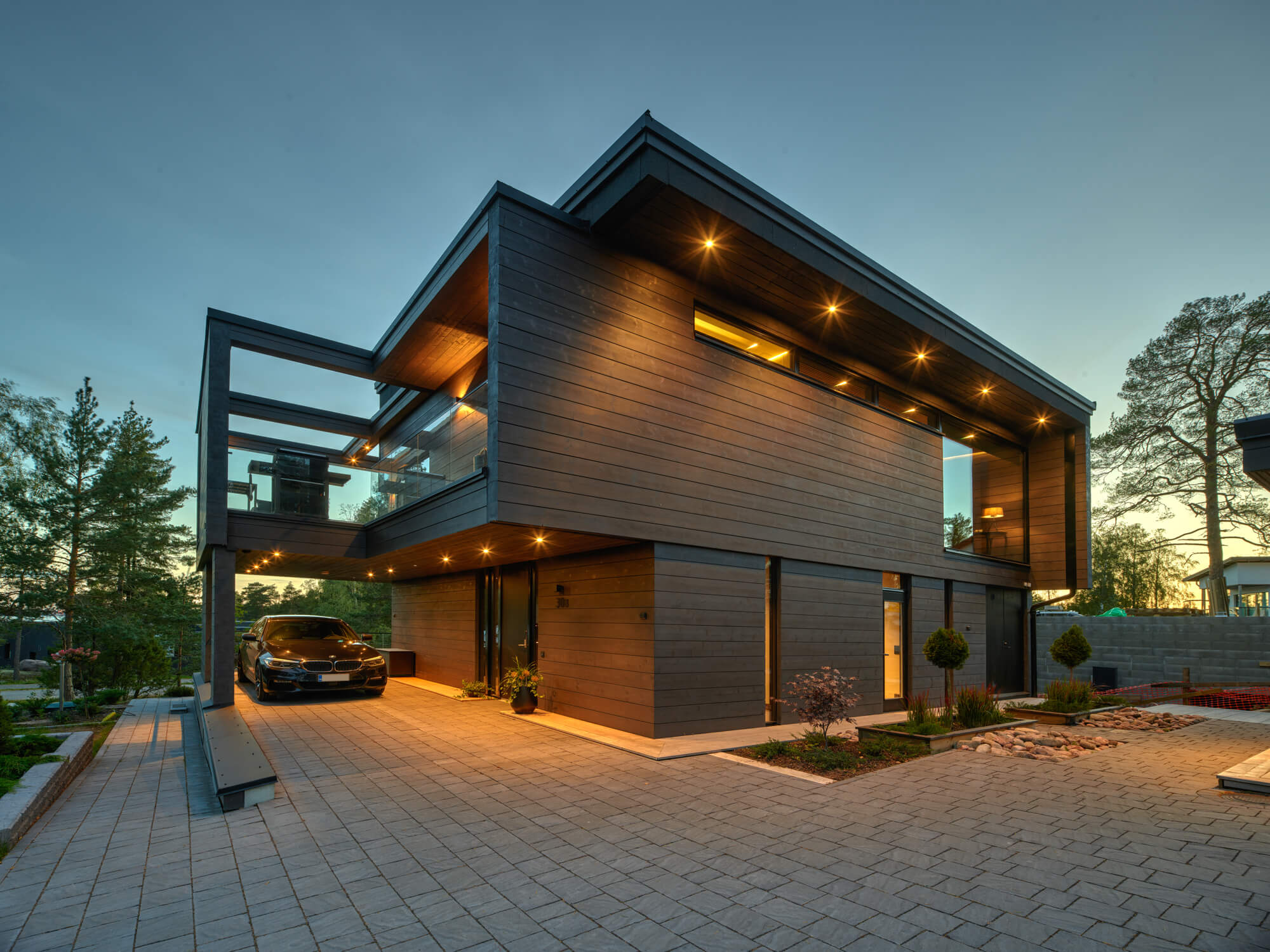 A modern home featuring a cozy interior with spruce wall paneling. Inspiration for interior wall cladding finished using Rubio Monocoat Precolor Easy 