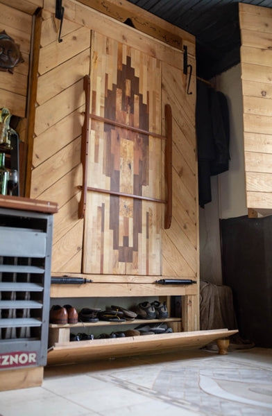 Storage area below the murphy bar.