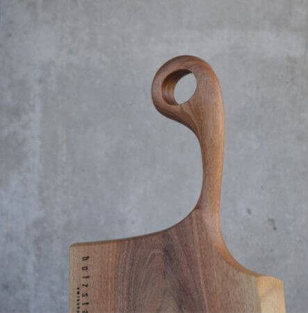 Wooden serving board finished with Rubio Monocoat Oil Plus 2C.