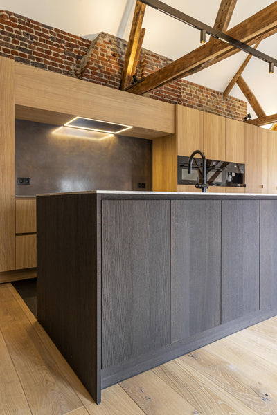 Focus on the wood dark brown island finished with Rubio Monocoat Precolor Easy and Oil Plus 2C.