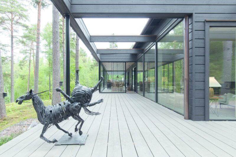 Exterior wood decking in Rubio Monocoat finished with Rubio Monocoat products.