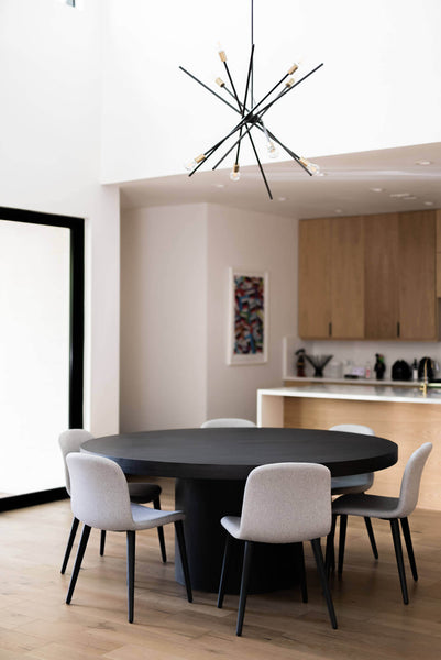 A round modern dining table finished with Rubio Moncoat Oil Plus 2c and Precolor Easy.
