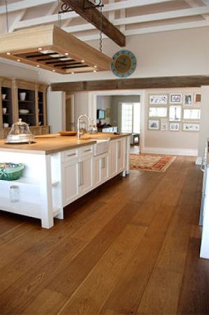 Oak wood flooring finished with Rubio Monocoat's Oil Plus 2C.