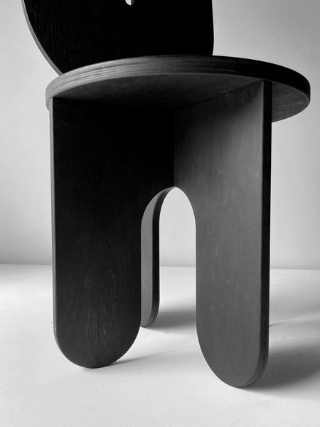 The bottom of a stool crafted from birch finished with Rubio Monocoat Oil Plus 2C and Precolor Easy.