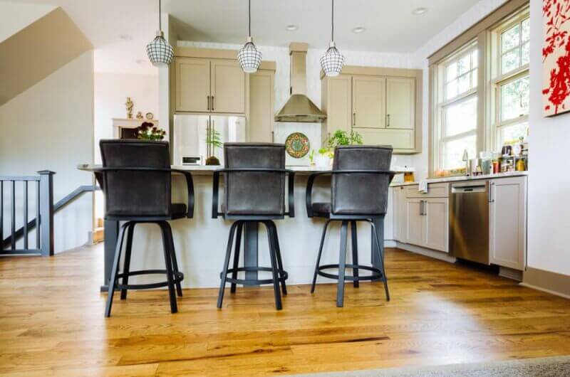 Kitchen bar with hardwood floors finished with Rubio Monocoat.