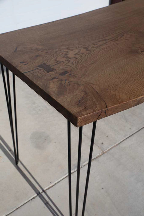 Natural characteristics in the whie oak table top finsiehd with Rubio Monocoat Oil Plus 2C hardwax oil wood stain and finish.