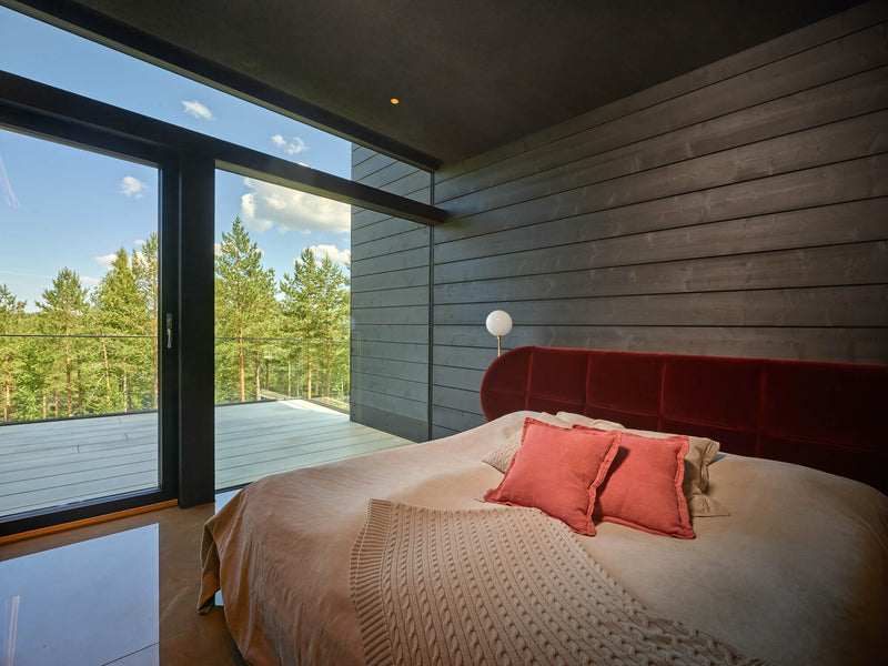 A modern bedroom featuring spruce-clad walls finished using a combination of Precolor Easy "Cashmere Brown" and Oil Plus 2C "Oyster".