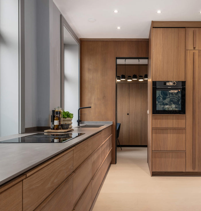 A modern kitchen featuring oak cabinetry finished with Oil Plus 2C "Mist 5%".