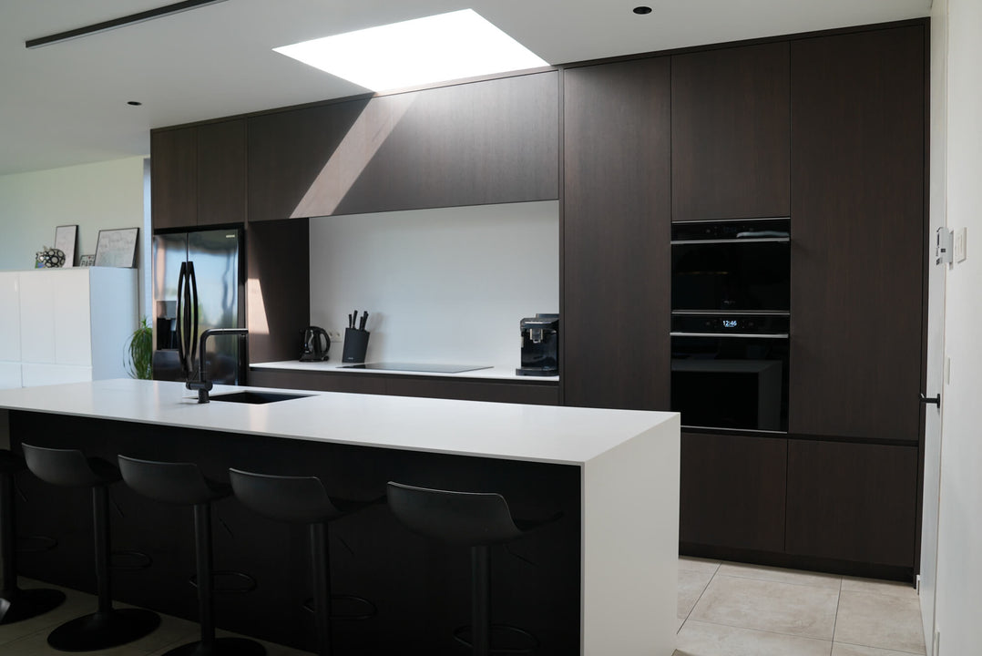 Dark brown oak cabinetry finished with Precolor Easy Mystic Brown wood pretreatment and Oil Plus 2C Black wood finish.