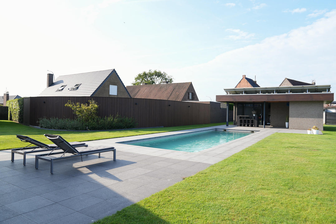 A property in Belgium surrounded by a privacy fence made from thermo ayous wood and finished using DuroGrit, a single layer wood stain and finish.