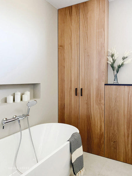 Veneered oak wood cabinets.