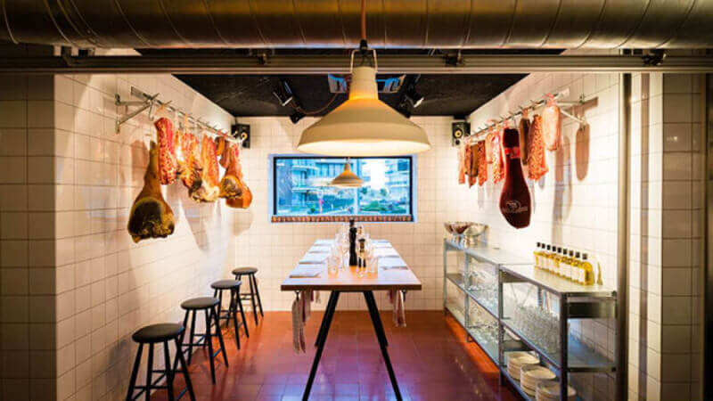 Unique restaurant uses wooden tables finished with Rubio Monocoat Oil Plus 2C.